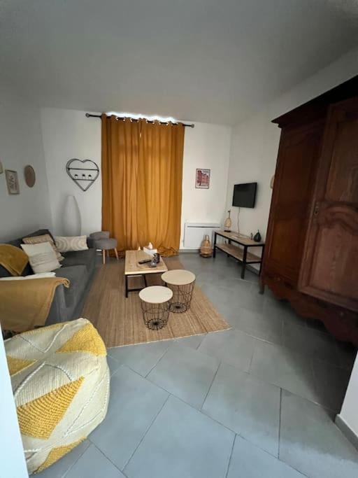La Jolie Petite Maison Saint-Andre-les-Vergers Luaran gambar